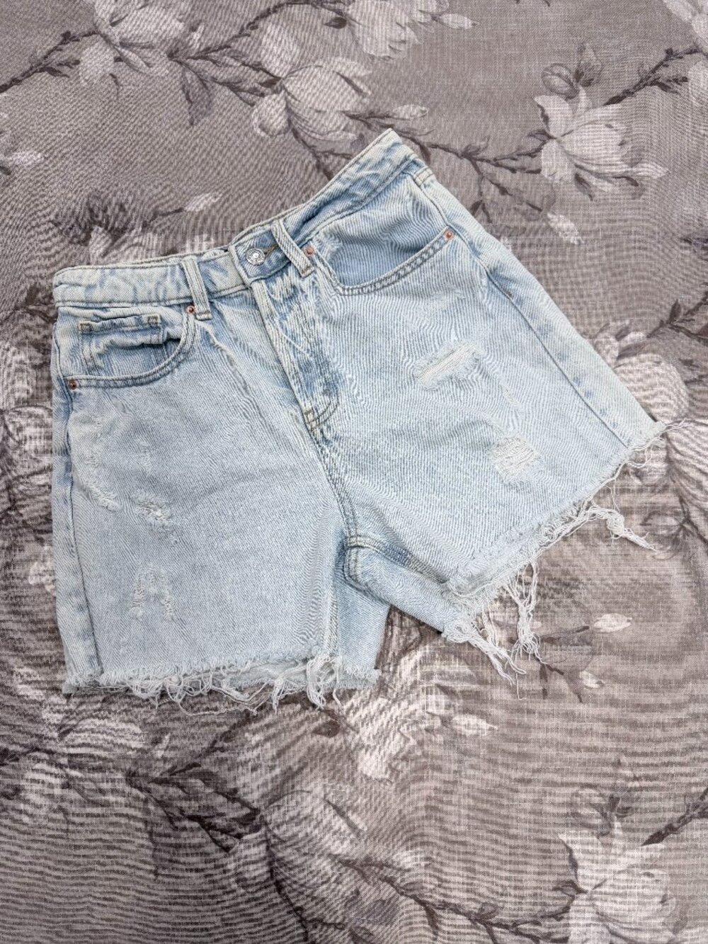 Wild Fable High Rise Cut Off Denim Shorts Distressed Frayed Hem Light Wash Sz 4
